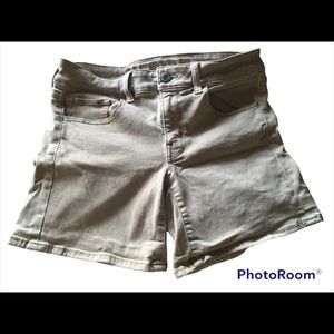 American Eagle Outfitters Super Stretch Shorts. Size: Women’s 8. Color: Tan